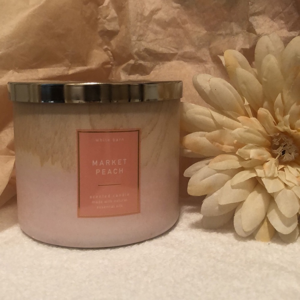 NWT Bath & Body Works Market Peach 3 wick candle with Natural Essential Oils.